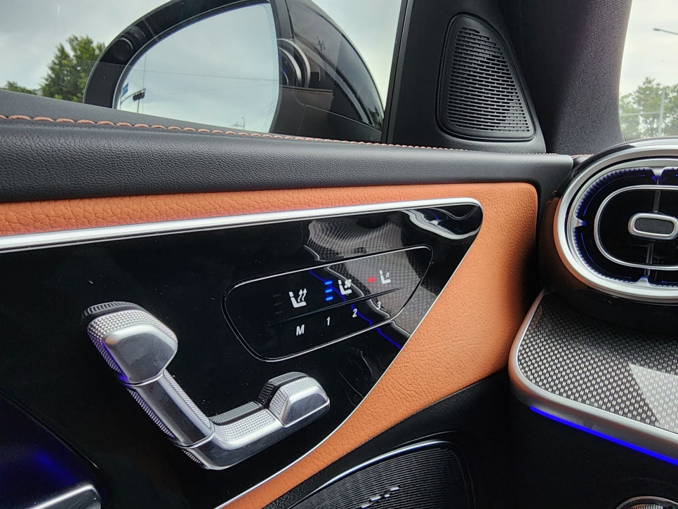 벤츠 W206 C300- 벤츠정품 통풍시트 & R버튼 활성화