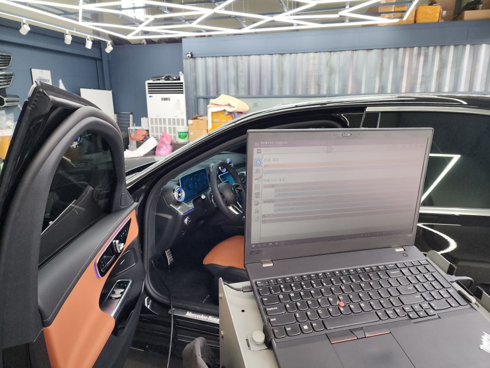 벤츠 W206 C300- 벤츠정품 통풍시트 & R버튼 활성화