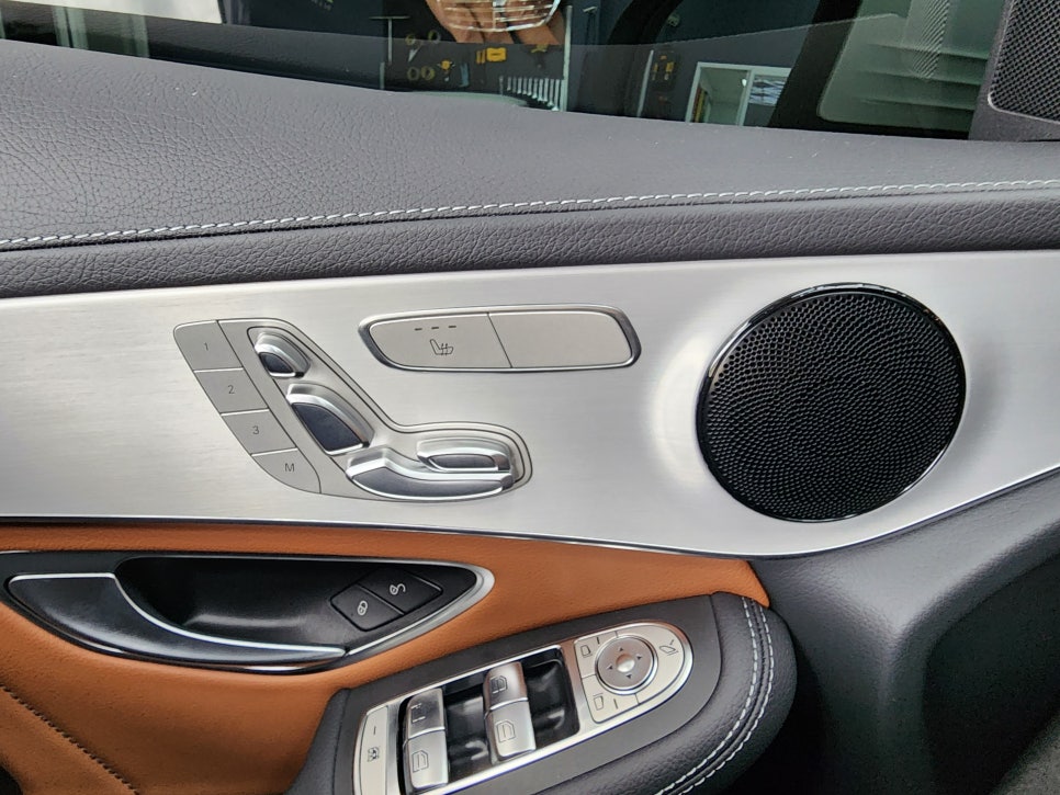 벤츠 GLC220d - 통풍시트, 세로그릴, 3d부메스터 " 인기 시공을 한번에~~~ "