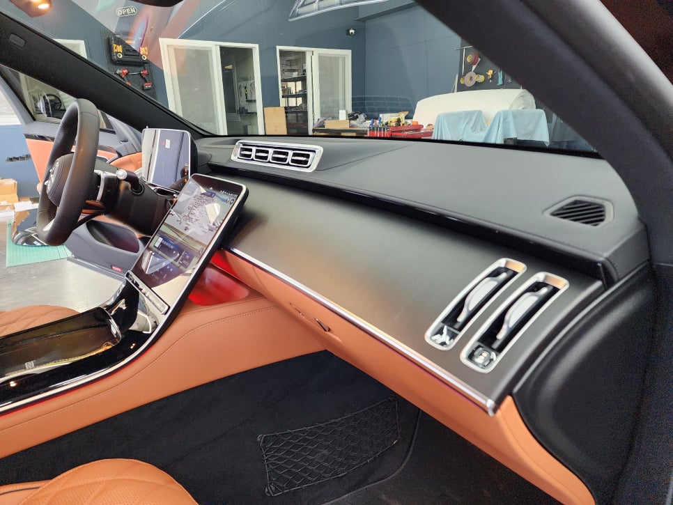 벤츠 S400d 액티브엠비언트 & 4d부메스터 " 감성 드라이빙을 위한 필수 패키지 시공 "
