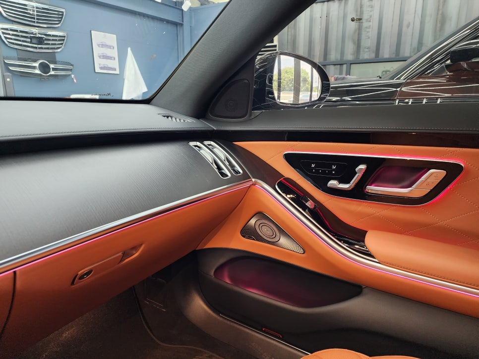 벤츠 S400d 액티브엠비언트 & 4d부메스터 " 감성 드라이빙을 위한 필수 패키지 시공 "