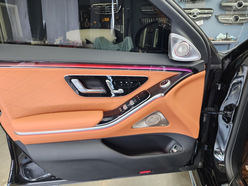 벤츠 S400d 액티브엠비언트 & 4d부메스터 " 감성 드라이빙을 위한 필수 패키지 시공 "