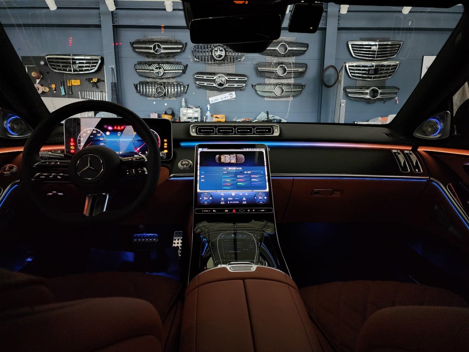 벤츠 S400d 액티브엠비언트 & 4d부메스터 " 감성 드라이빙을 위한 필수 패키지 시공 "