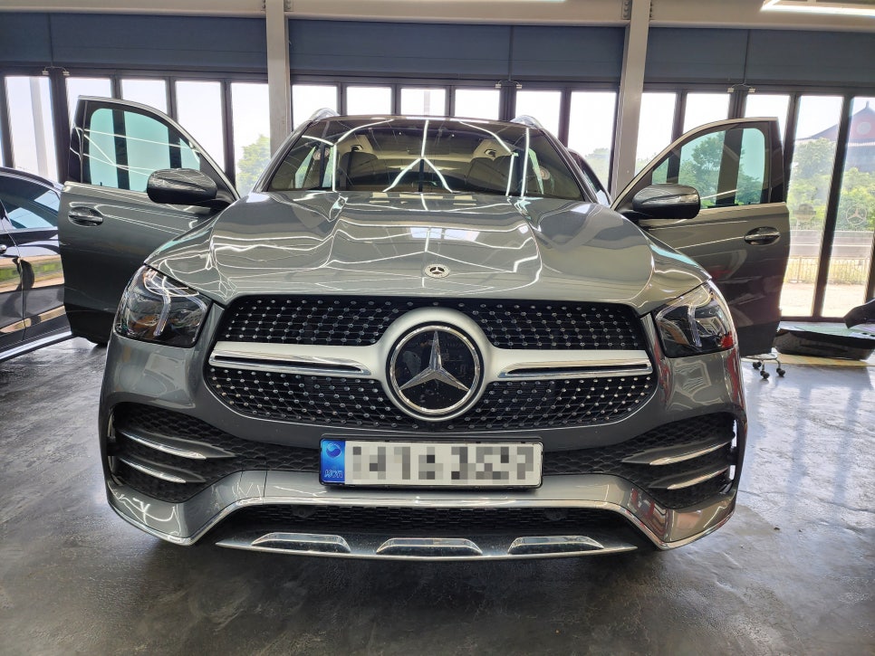 벤츠 GLE53amg - 벤츠정품 세로그릴 & 광각미러 &부메스터 엠비언트 / 레드컬러안전벨트