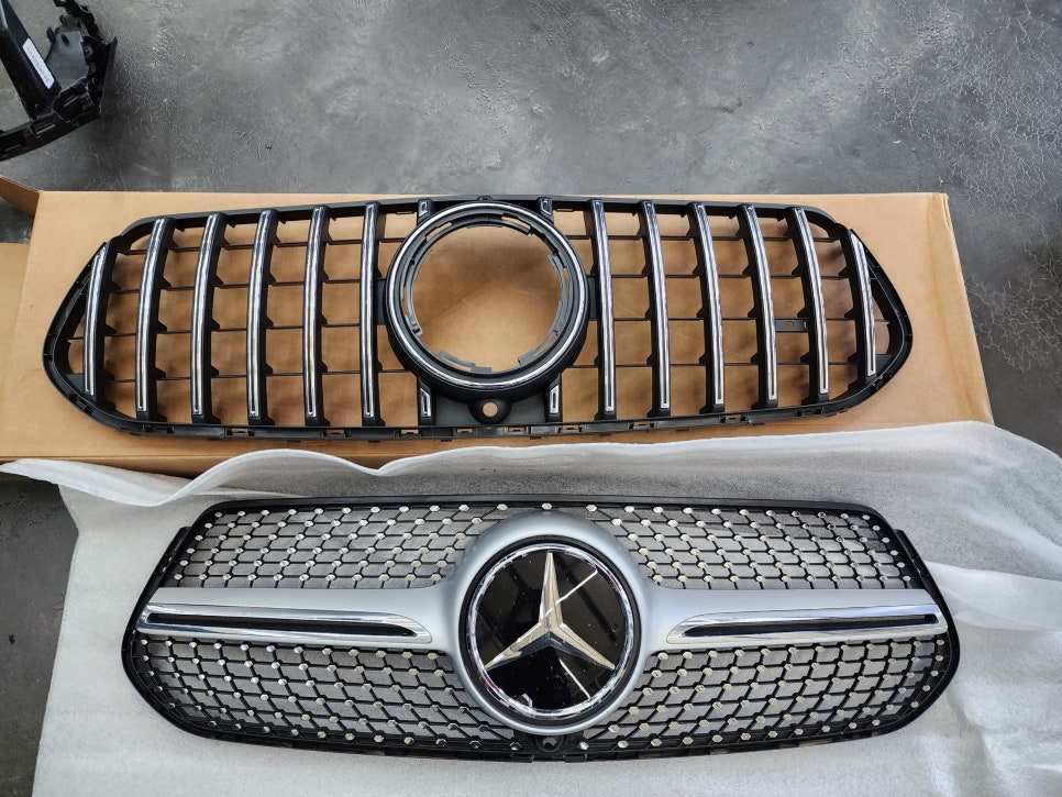 벤츠 GLE53amg - 벤츠정품 세로그릴 & 광각미러 &부메스터 엠비언트 / 레드컬러안전벨트