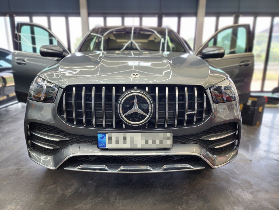 벤츠 GLE53amg - 벤츠정품 세로그릴 & 광각미러 &부메스터 엠비언트 / 레드컬러안전벨트