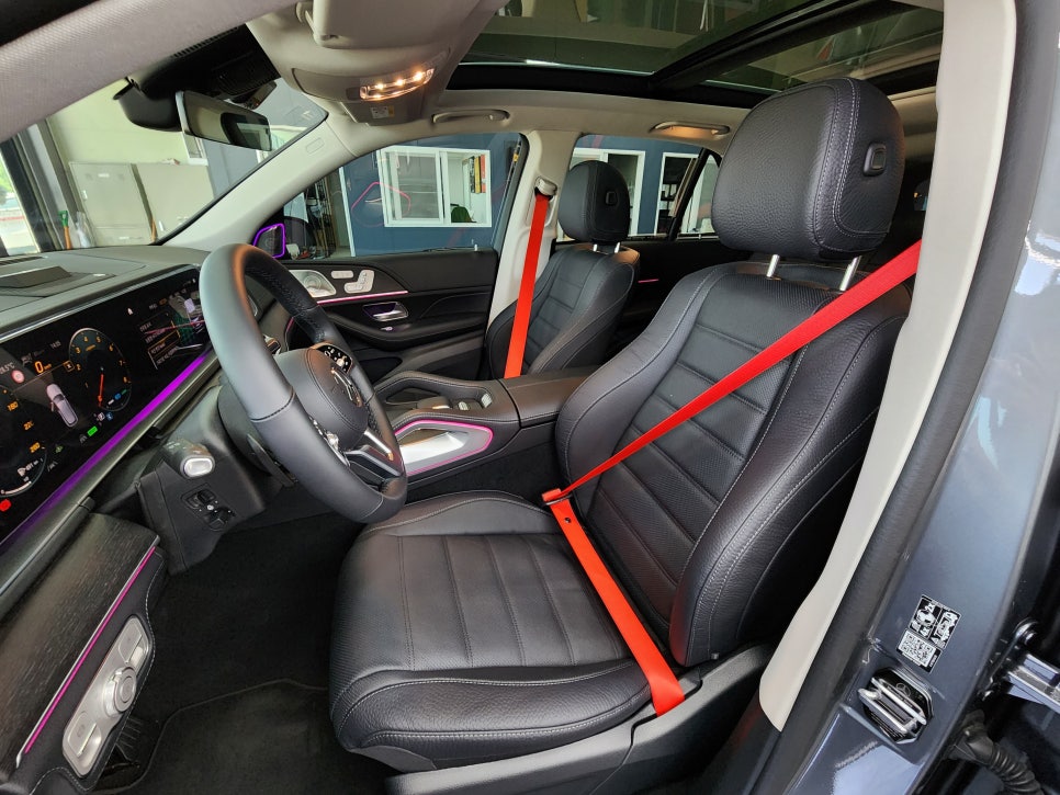 벤츠 GLE53amg - 벤츠정품 세로그릴 & 광각미러 &부메스터 엠비언트 / 레드컬러안전벨트