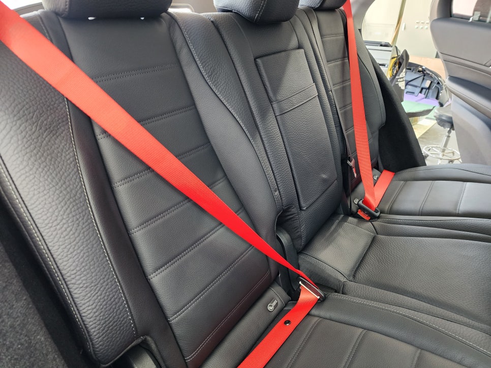 벤츠 GLE53amg - 벤츠정품 세로그릴 & 광각미러 &부메스터 엠비언트 / 레드컬러안전벨트