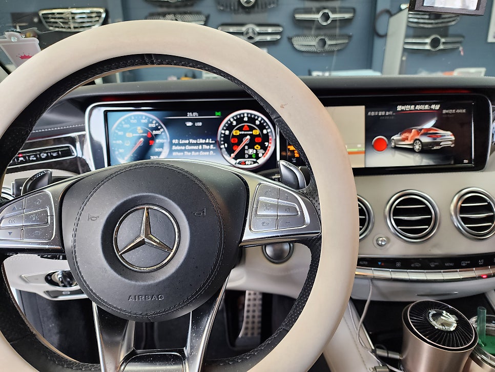 벤츠S63amg 쿠페 - D컷투톤 amg핸들 / 송풍구 엠비언트 & 64색 무빙 엠비언트 확장