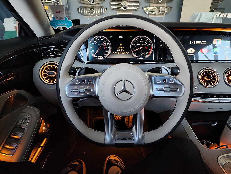 벤츠S63amg 쿠페 - D컷투톤 amg핸들 / 송풍구 엠비언트 & 64색 무빙 엠비언트 확장