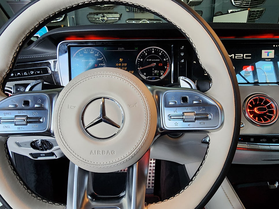 벤츠S63amg 쿠페 - D컷투톤 amg핸들 / 송풍구 엠비언트 & 64색 무빙 엠비언트 확장