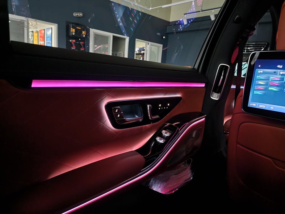 벤츠 S500 - 액티브엠비언트 & 4d부메스터 & 천장 부메스터엠비언트 3종 " 천장 부메스터 엠비언트 신상 시공 !!! "