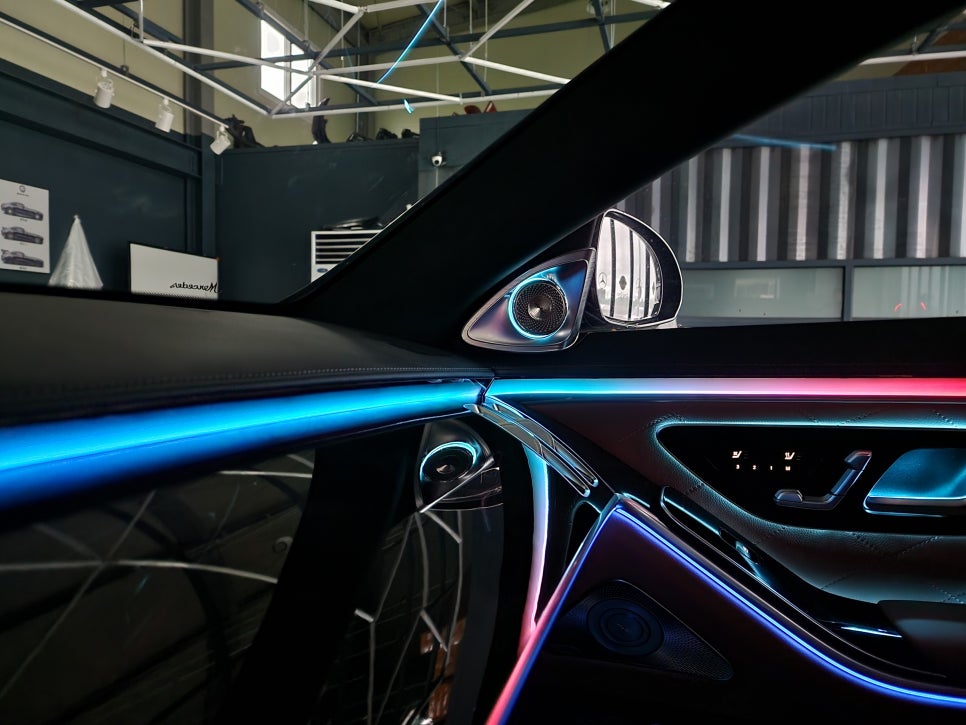 벤츠 S500 - 액티브엠비언트 & 4d부메스터 & 천장 부메스터엠비언트 3종 " 천장 부메스터 엠비언트 신상 시공 !!! "