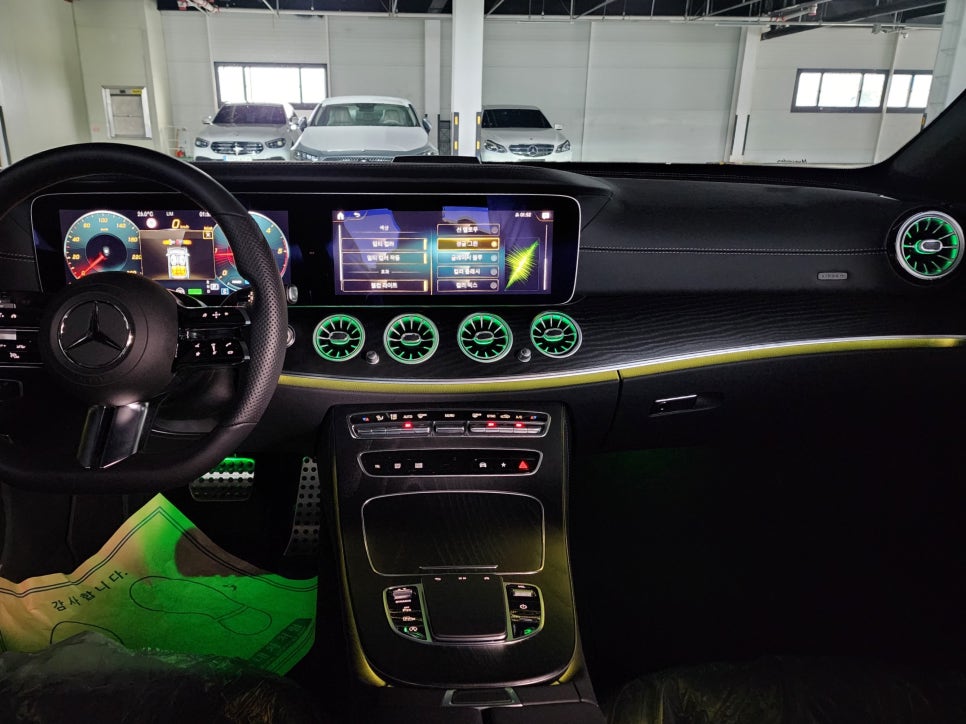 광주 벤츠 레트로핏 ] 벤츠 E220d - 송풍구 엠비언트 & 벤츠정품 led