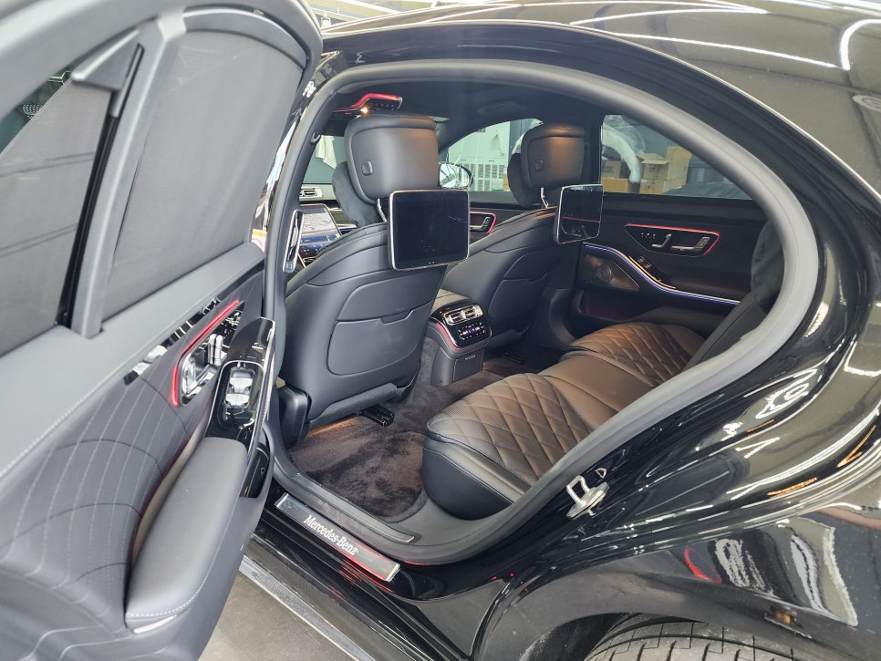 벤츠 S500 - 액티브 엠비언트& 정품 4d부메스터  " S클래스에 절대 빠질 수 없는 튜닝 !!! "