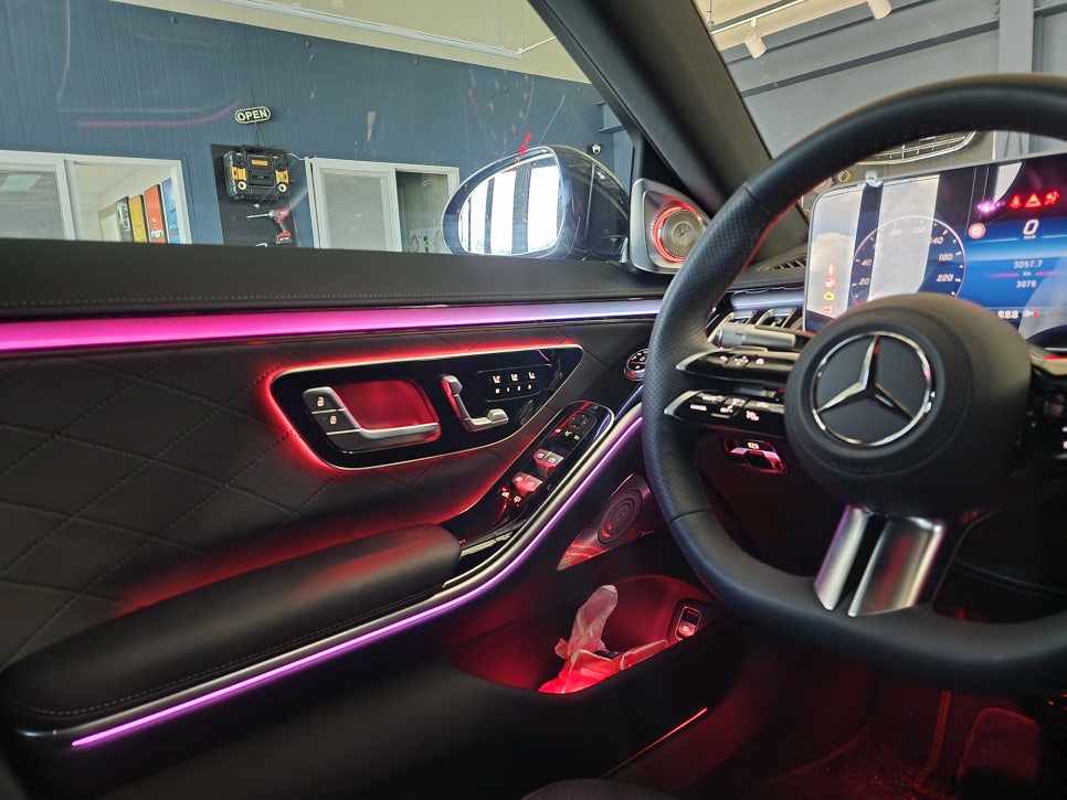 벤츠 S500 - 액티브 엠비언트& 정품 4d부메스터  " S클래스에 절대 빠질 수 없는 튜닝 !!! "