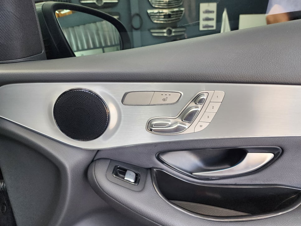 광주 벤츠통풍시트 ] 벤츠 Glc350e - 통풍시트  " 4계절 모두 유용한 통풍시트 시공은 언제든 가능합니다 !!"