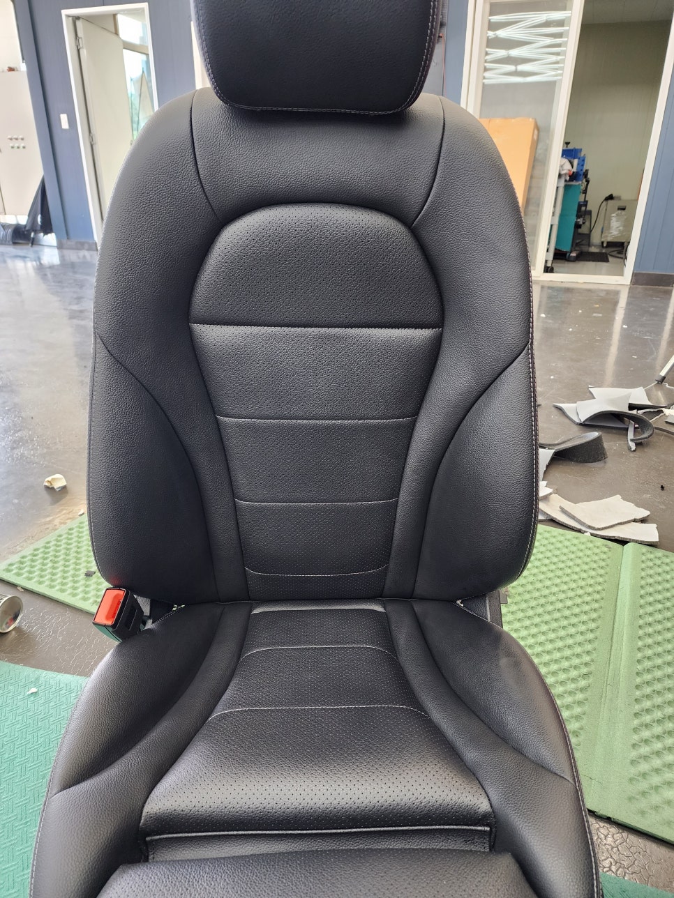 광주 벤츠통풍시트 ] 벤츠 Glc350e - 통풍시트  " 4계절 모두 유용한 통풍시트 시공은 언제든 가능합니다 !!"