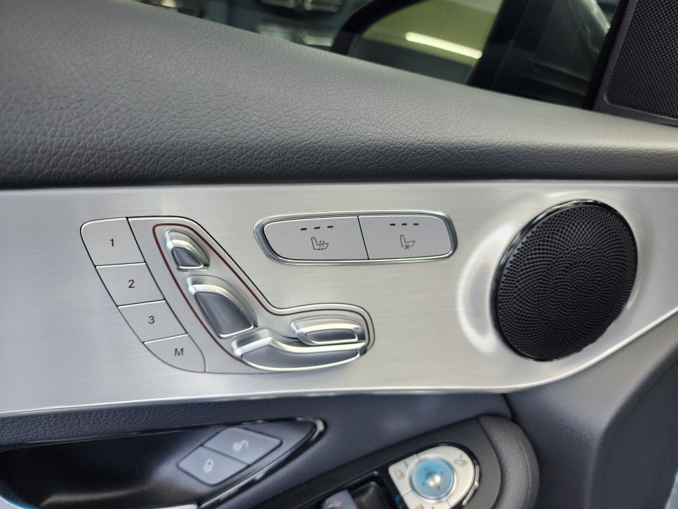 광주 벤츠통풍시트 ] 벤츠 Glc350e - 통풍시트  " 4계절 모두 유용한 통풍시트 시공은 언제든 가능합니다 !!"