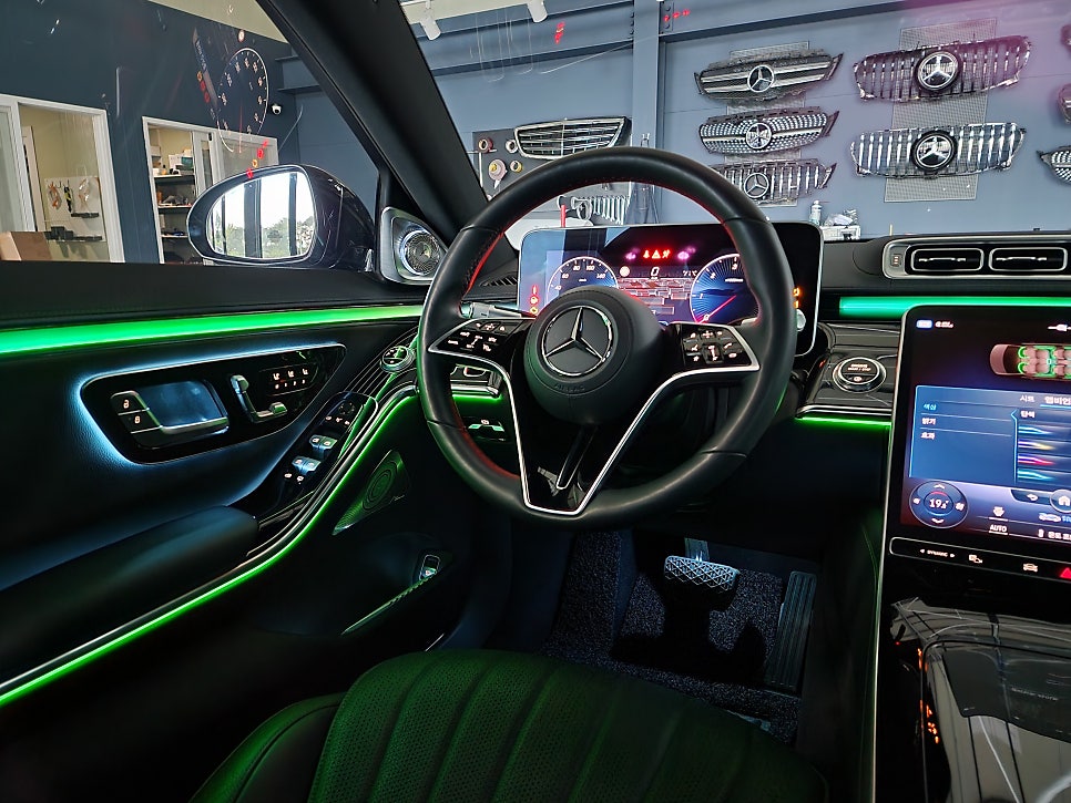 벤츠 S350d - 피아노락커트림 & 액티브엠비언트 & 4d부메스터