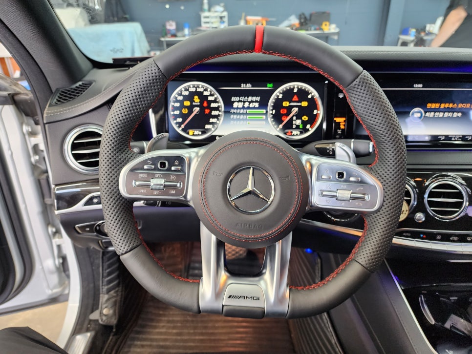 벤츠 W222. Amg D컷 핸들 " 레드 스티치 포인트 "