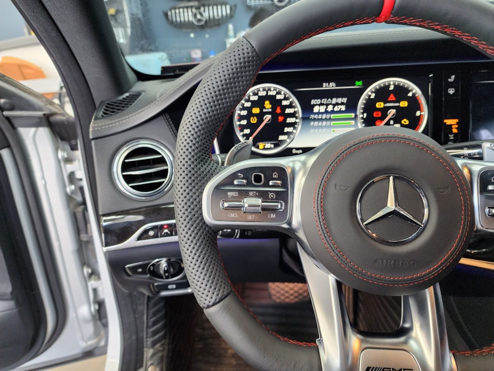 벤츠 W222. Amg D컷 핸들 " 레드 스티치 포인트 "