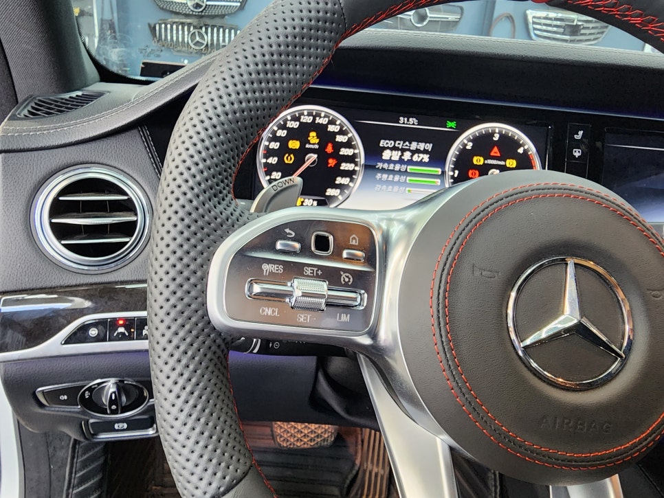 벤츠 W222. Amg D컷 핸들 " 레드 스티치 포인트 "