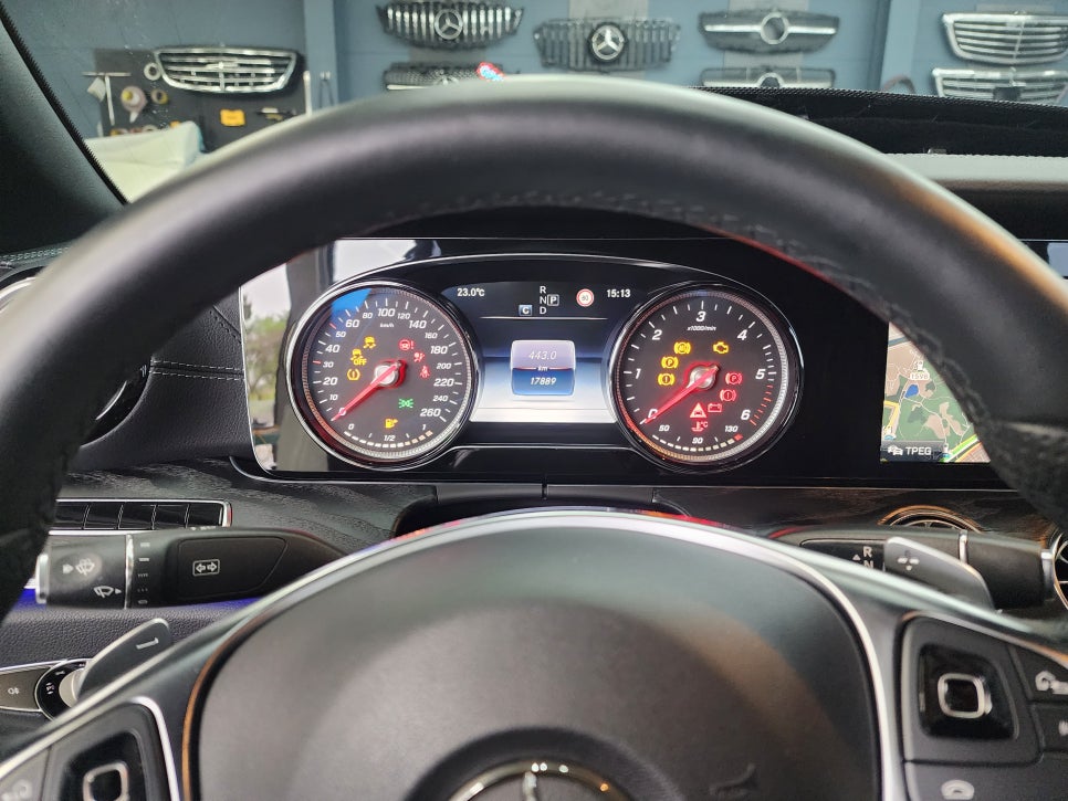 벤츠 E220d 카브리올레 - 와이드콕 핏 (리퍼 제품)