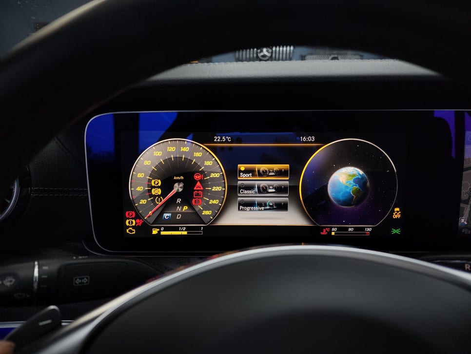벤츠 E220d 카브리올레 - 와이드콕 핏 (리퍼 제품)