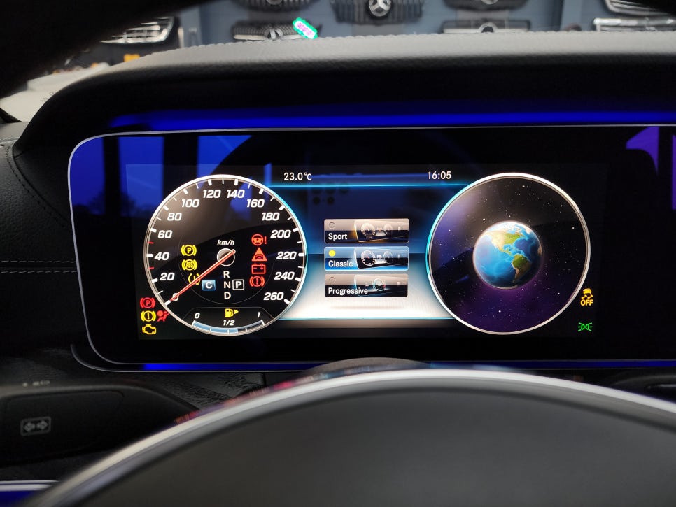 벤츠 E220d 카브리올레 - 와이드콕 핏 (리퍼 제품)