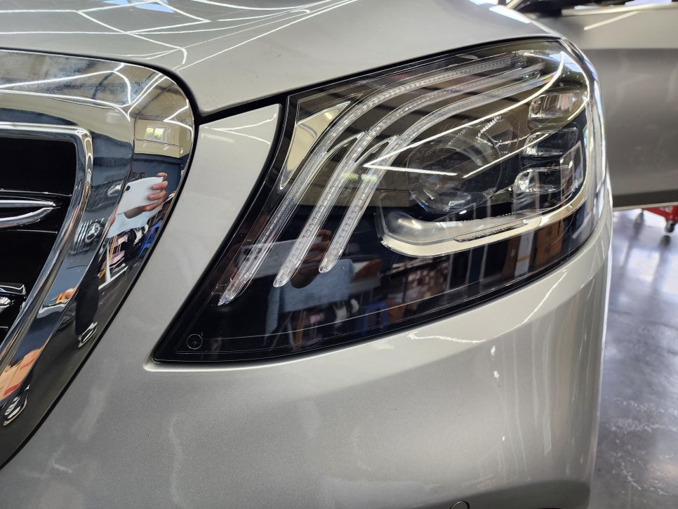 벤츠 S350d - S63바디킷 / 정품헤드램프, 정품테일램프