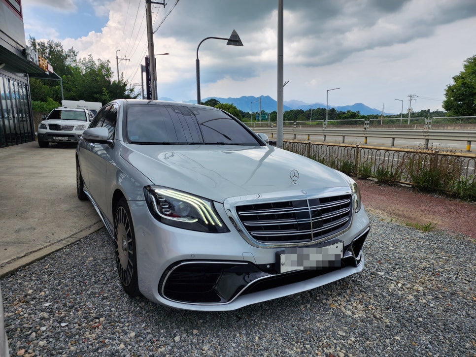 벤츠 S350d - S63바디킷 / 정품헤드램프, 정품테일램프
