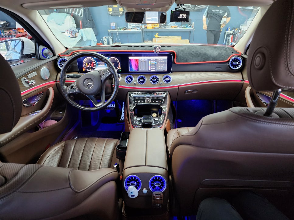 벤츠 E250ex - 송풍구엠비언트, 3d부메스터(하이클라스), 도어스팟, amg 알루미늄 패달