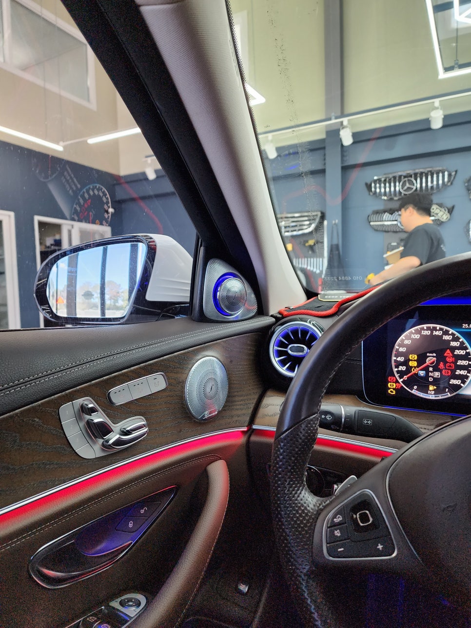 벤츠 E250ex - 송풍구엠비언트, 3d부메스터(하이클라스), 도어스팟, amg 알루미늄 패달