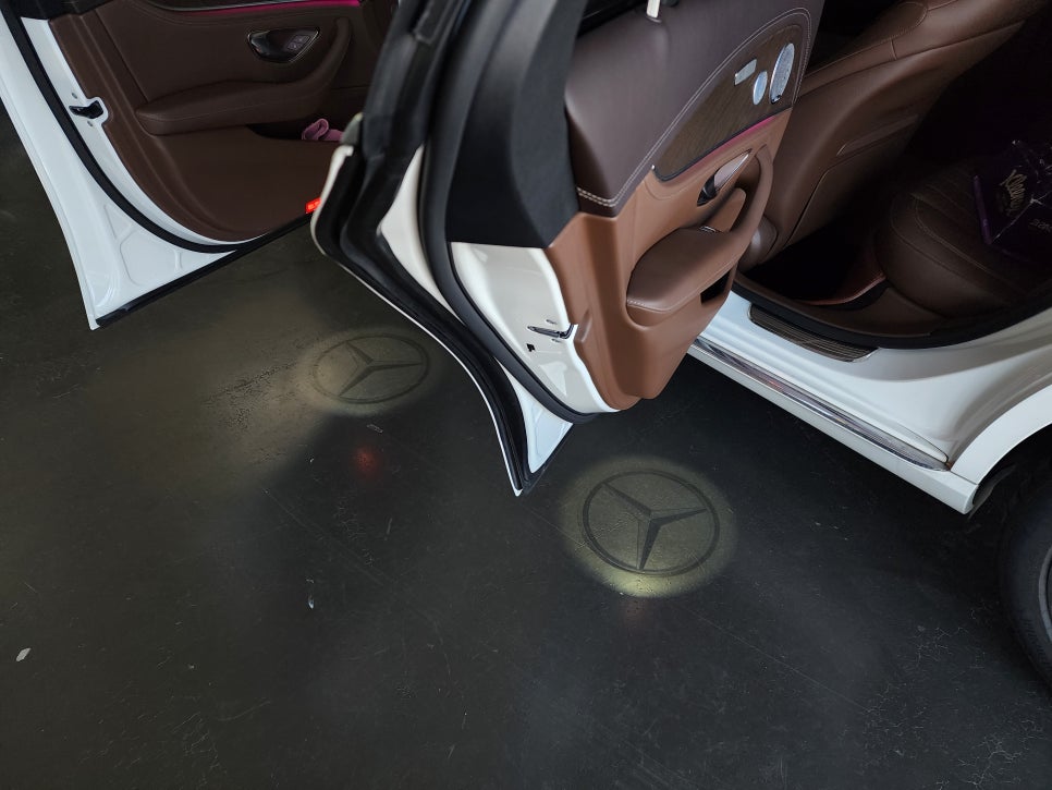 벤츠 E250ex - 송풍구엠비언트, 3d부메스터(하이클라스), 도어스팟, amg 알루미늄 패달