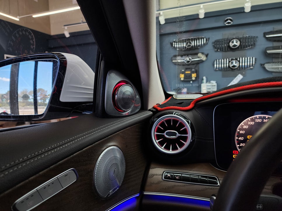 벤츠 E250ex - 송풍구엠비언트, 3d부메스터(하이클라스), 도어스팟, amg 알루미늄 패달