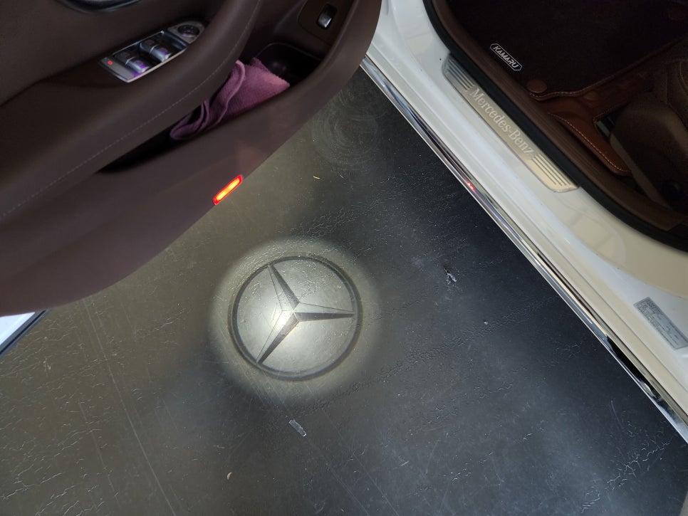 벤츠 E250ex - 송풍구엠비언트, 3d부메스터(하이클라스), 도어스팟, amg 알루미늄 패달