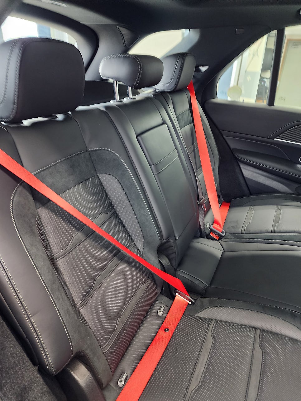 벤츠 Gle53amg - 컬러 안전벨트 시공으로 좀 더 amg 답게!