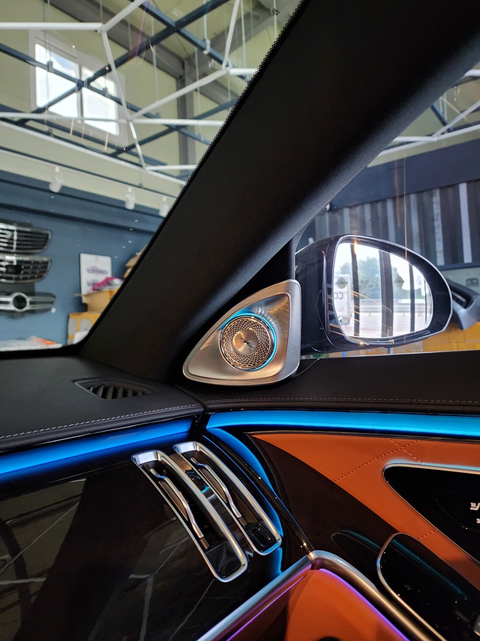 벤츠 S500 - 액티브엠비언트 & 4d부메스터
