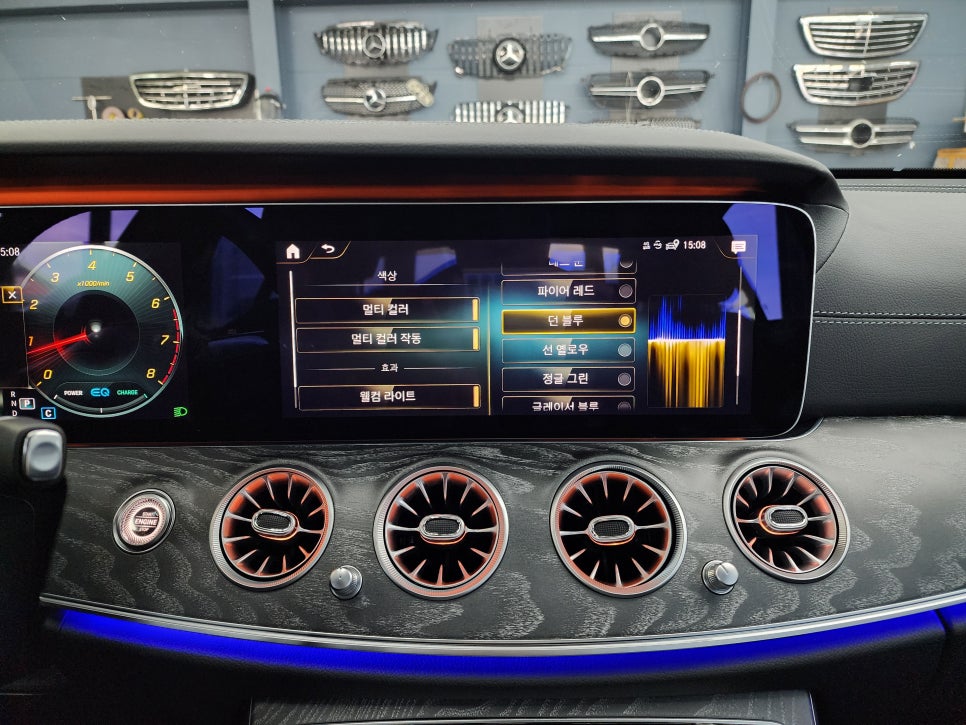 벤츠 E350- 송풍구엠비언트(벤츠정품led), 4d부메스터(애프터), 계기판상단엠비언트(벤츠정품), R버튼(벤츠정품)