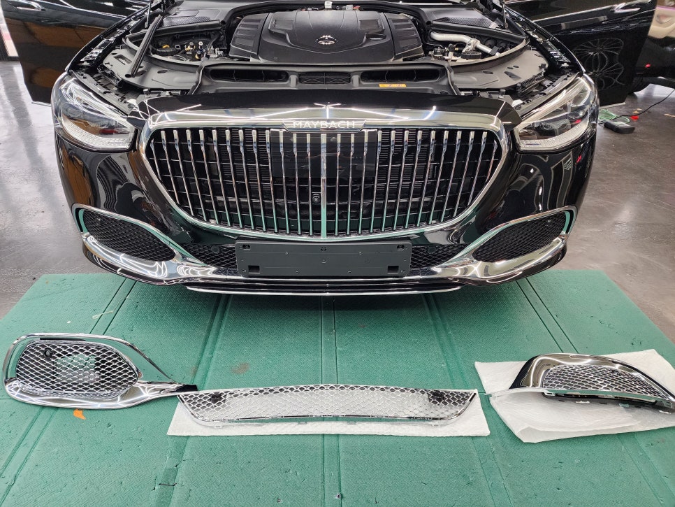 벤츠S580 마이바흐 - 680 하단 크롬몰딩(정품), 4d부메스터(정품), 미드레인지엠비언트(애프터)