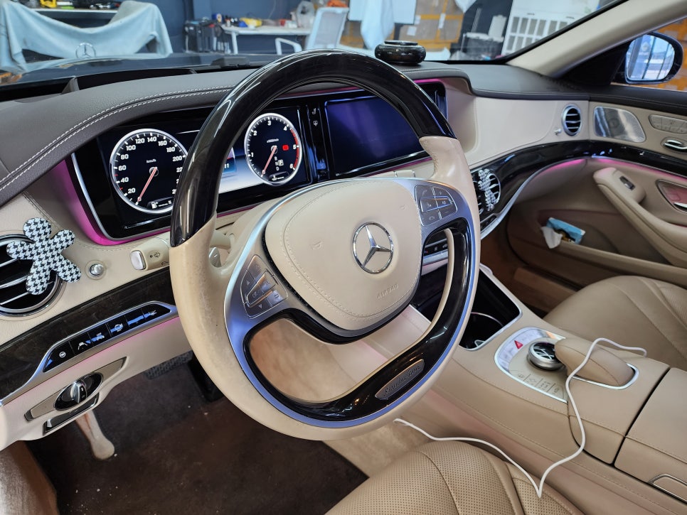 벤츠S350d - 송풍구엠비언트, 3d부메스터(애프터), 투톤 D컷 amg핸들, M2c-200A플러스