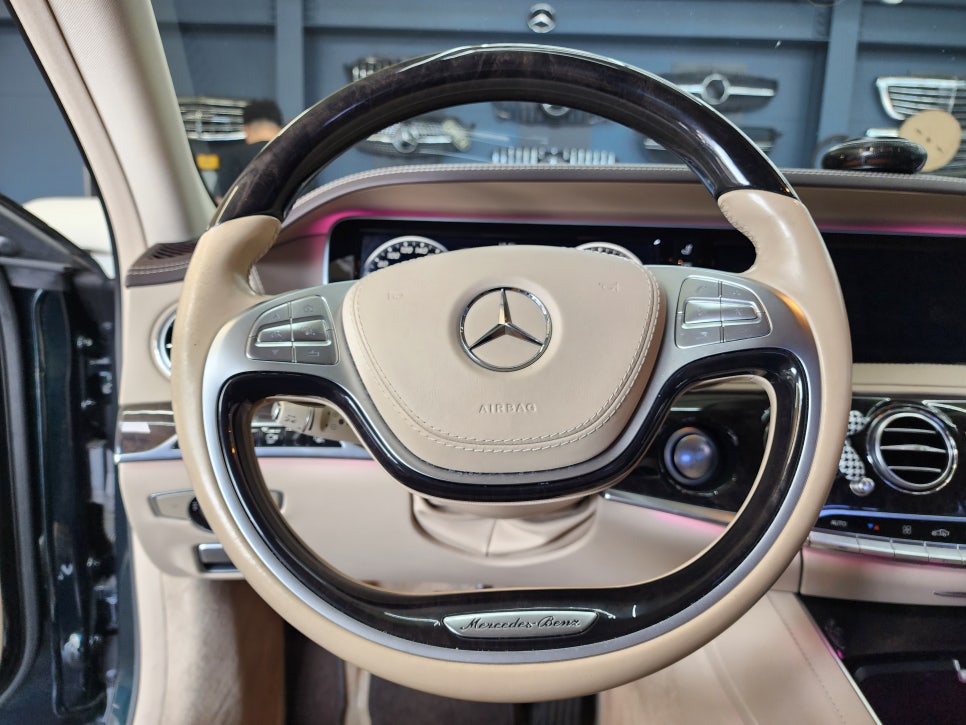 벤츠S350d - 송풍구엠비언트, 3d부메스터(애프터), 투톤 D컷 amg핸들, M2c-200A플러스