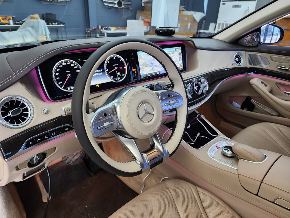 벤츠S350d - 송풍구엠비언트, 3d부메스터(애프터), 투톤 D컷 amg핸들, M2c-200A플러스