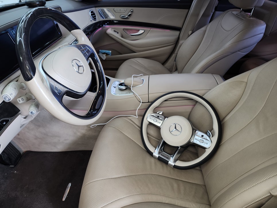 벤츠S350d - 송풍구엠비언트, 3d부메스터(애프터), 투톤 D컷 amg핸들, M2c-200A플러스