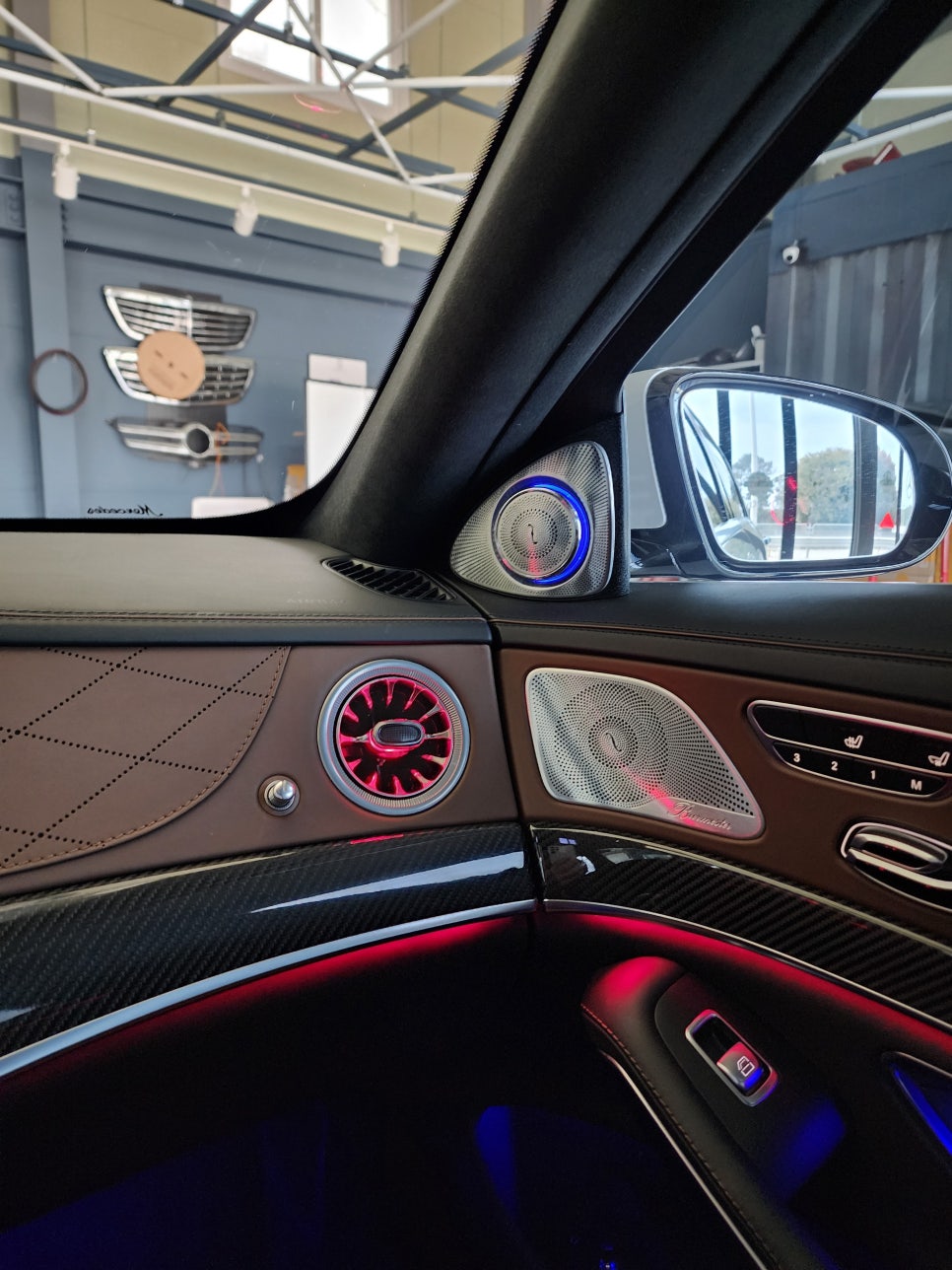 벤츠 S63amg - 송풍구엠비언트 & 3d부메스터 (하이클라스 )