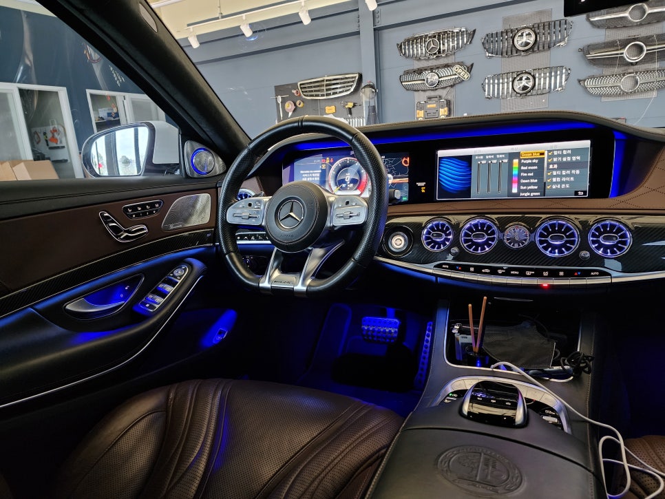 벤츠 S63amg - 송풍구엠비언트 & 3d부메스터 (하이클라스 )
