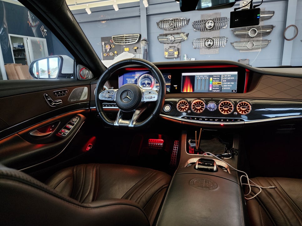 벤츠 S63amg - 송풍구엠비언트 & 3d부메스터 (하이클라스 )