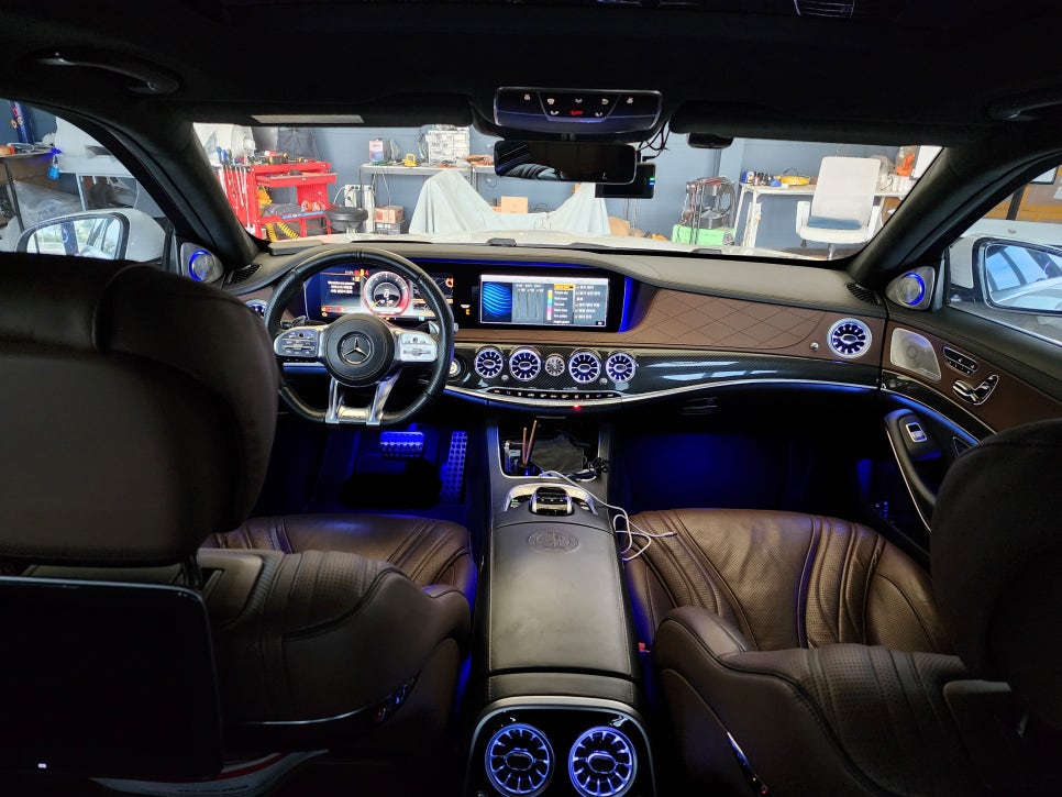 벤츠 S63amg - 송풍구엠비언트 & 3d부메스터 (하이클라스 )