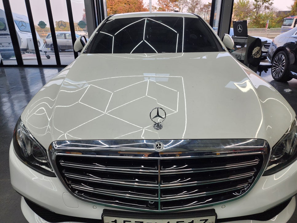 벤츠 E220d 아방가르드 -> 익스클루시브 범퍼교체 , 벤츠정품 어라운드뷰, 와이드콕핏(리퍼시공)